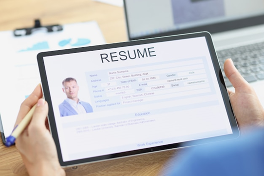Resume builder features that improve hiring chances